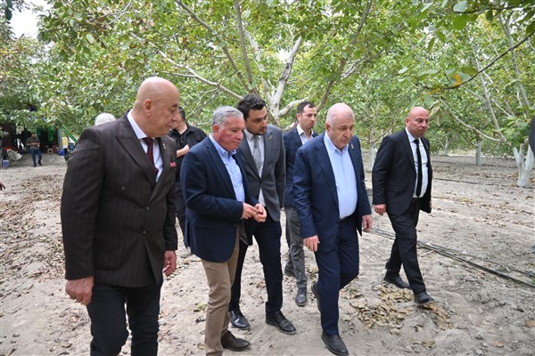 Özdağ, Honaz'da ziyaretler gerçekleştirdi<