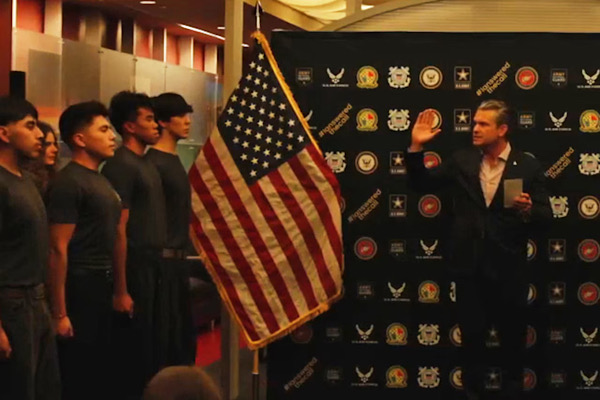 Hegseth, Los Angeles’ta yeni askerlerin yemin törenine katıldı<