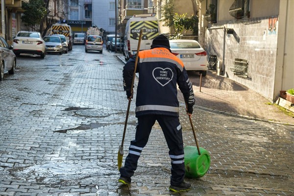 Esenyurt'ta temizlik çalışmaları sürdürülüyor 