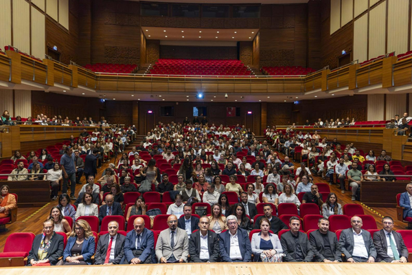 İzmir Büyükşehir Belediyesi'nin 2025 yılı sürdürülebilirlik raporu yayımlandı.