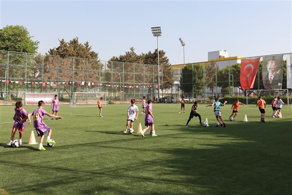 Mersin’de geleceğin futbolcuları yetişiyor <