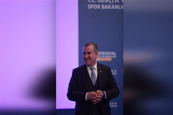 Bakan Bak’tan milli sporcu Duman için tebrik mesajı <