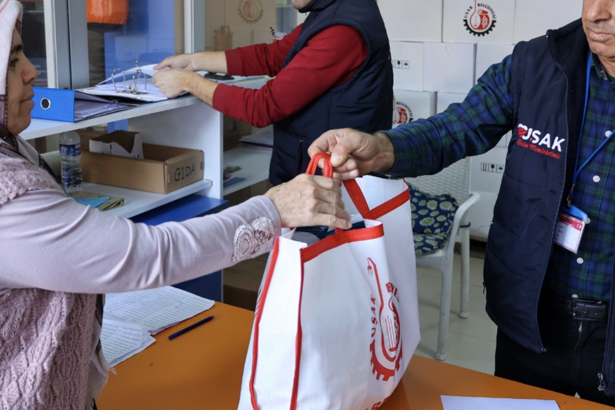 Uşak'tan ihtiyaç sahiplerine destek<