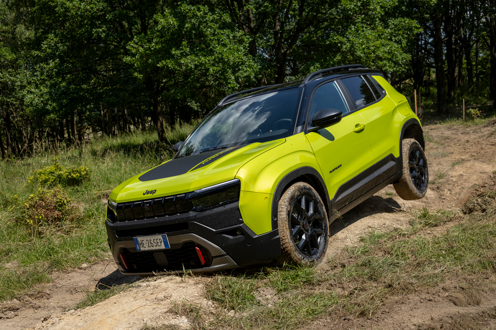Yeni Jeep Avenger Türkiye’de yollara çıktı<