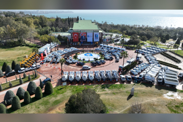 Büyükşehir, araç filosuna 256 yeni araç ekledi<