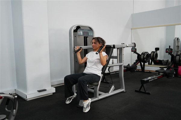 Bahçeşehir ve Aziziye Spor Salonları'nda çeşitli dersler veriliyor<