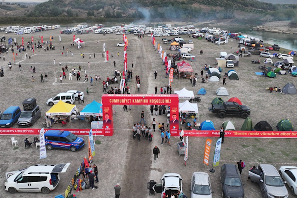 Çukurova , Cumhuriyetin 102. yılını kamp etkinliğiyle kutladı