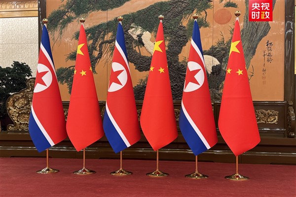 Xi Jinping, KDHC Başbakanı Pak Thae Song’u kabul etti<