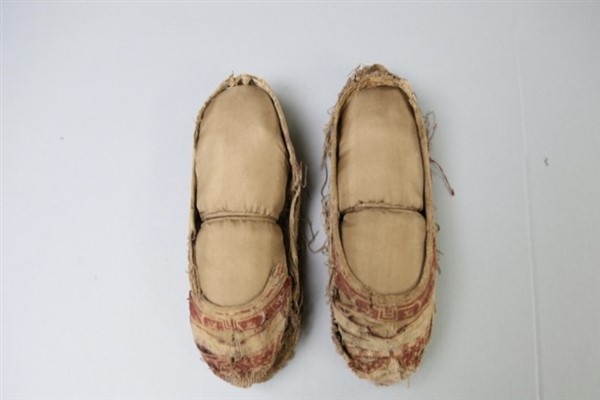 Doğu Han Hanedanlığı’na ait bir çift kadın ayakkabısı: bin yılı aşan moda<