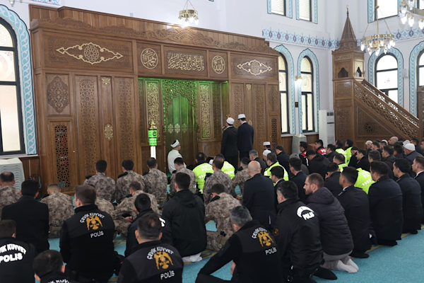 Siirt’te şehitler için mevlid ve dua programı<