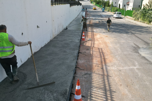 Tüysüzlerde beton kaldırım çalışması tamamlandı