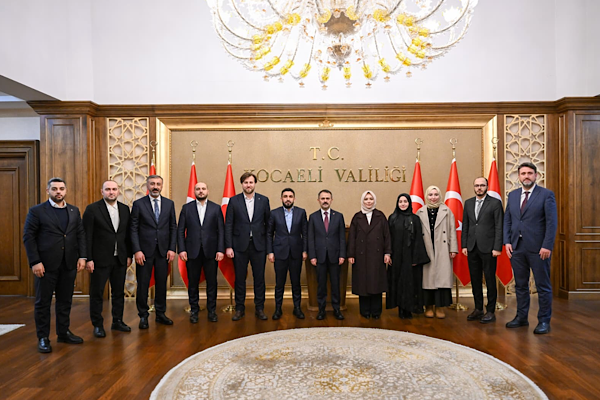TÜGVA heyeti Kocaeli Valisi Aktaş'ı ziyaret etti<