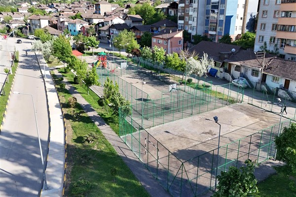 Karabük'te kent genelindeki parklar yenileniyor
