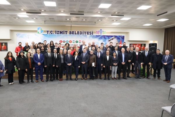 İzmit’te Dünya Türk Dili Ailesi Günü kutlandı