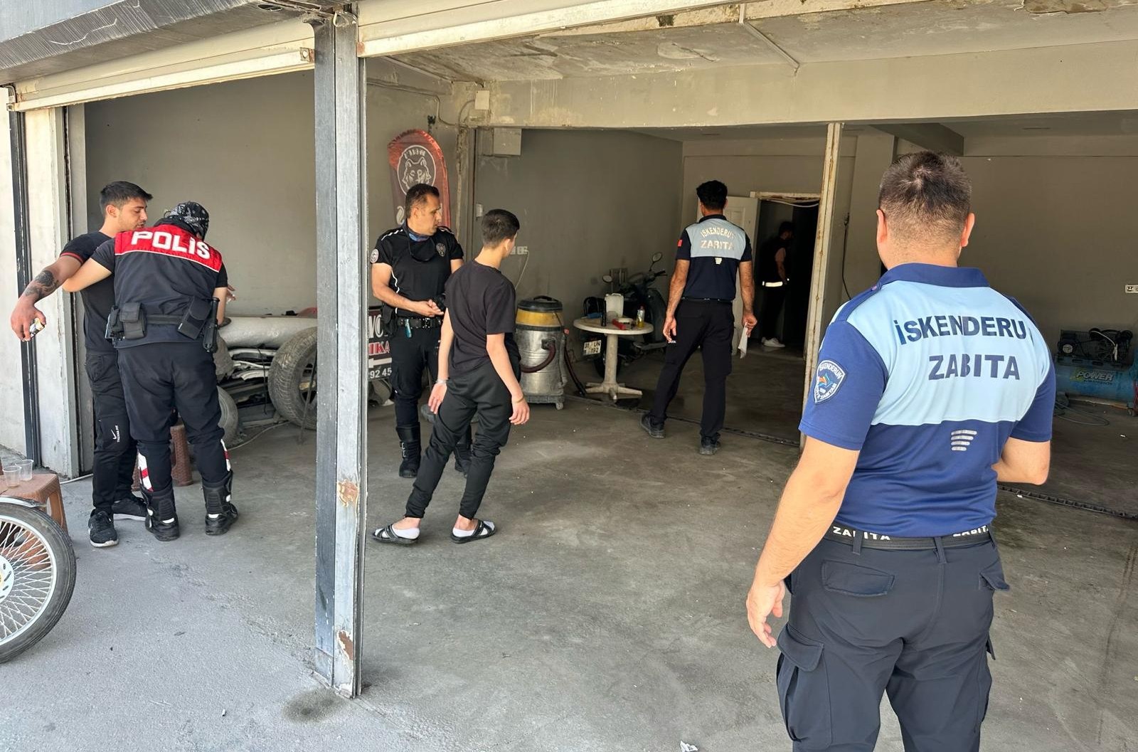 İskenderun’da oto yıkama ve otoparklara denetim yapıldı<