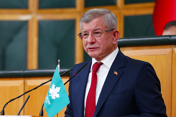 Davutoğlu, Eskişehir'de sivil toplum kuruluşları ve iş dünyasıyla bir araya geldi