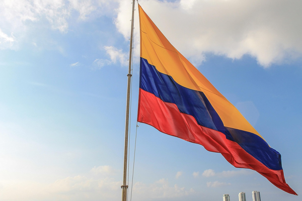 Petro: Diyalog insanı diz çöktürmez, diz çöktüren yalandır<