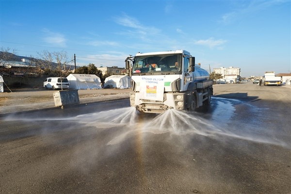 Zeytinburnu Belediyesi ekipleri, Nurdağı’nda temizlik desteğine devam ediyor