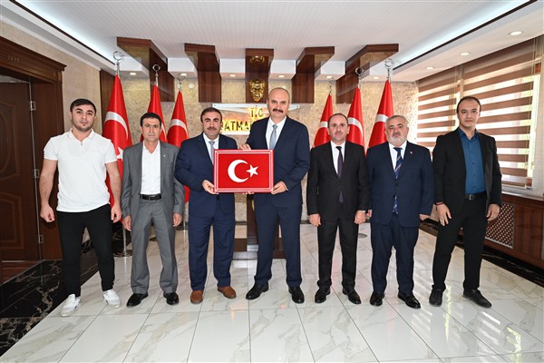 Anadolu Şehit Aileleri Vakfından Vali Canalp'e ziyaret<