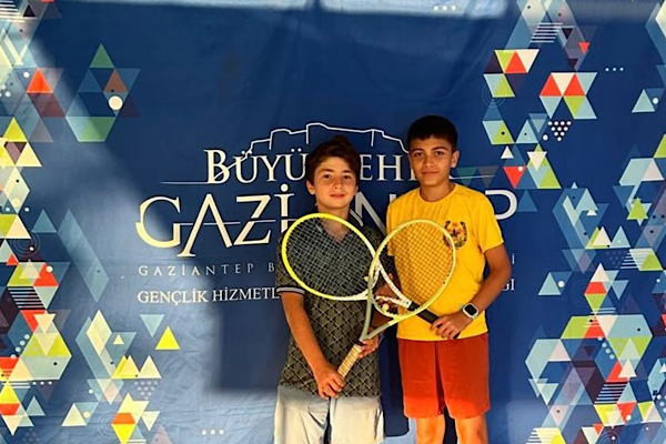 Elazığlı tenisçiler Gaziantep’te üçüncü oldu<
