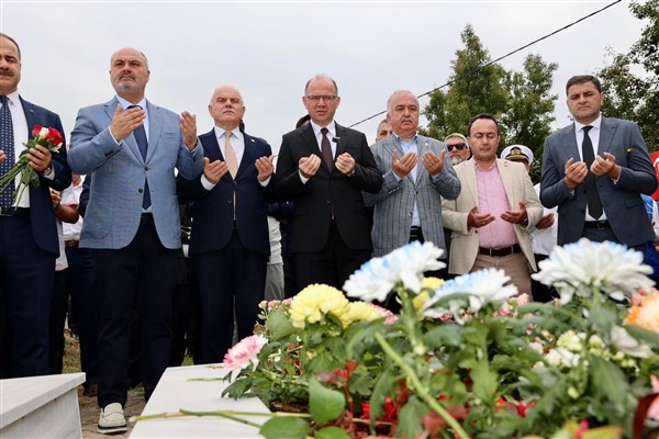 15 Temmuz şehidi Kefal, kabri başında anıldı<