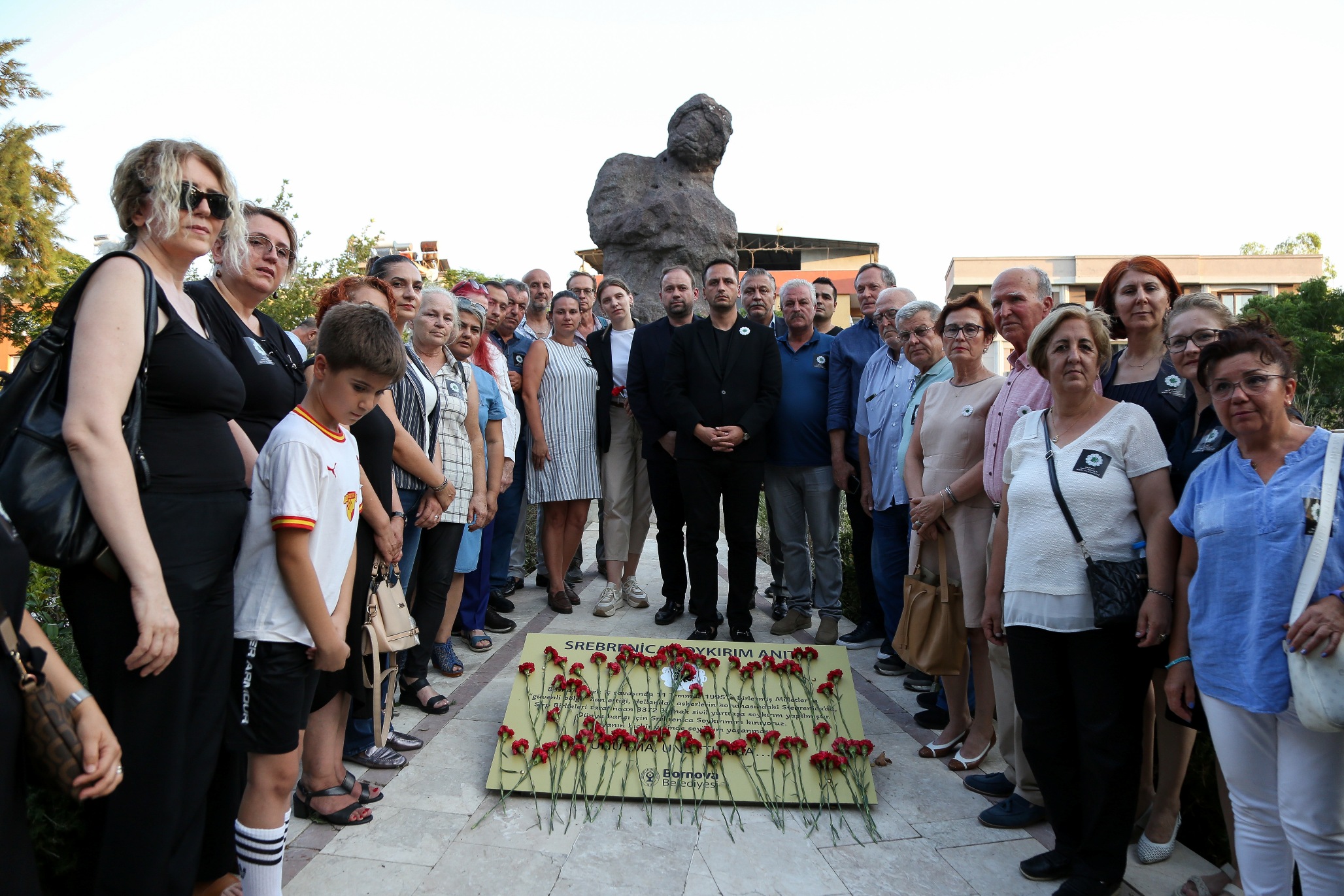 Bornova’da Srebrenica Katliamı'nda yaşamını yitirenler anıldı<