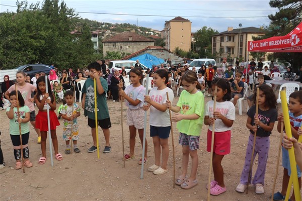İzmit Belediyesi, Hatipköy’de çocuk şenliği düzenledi 