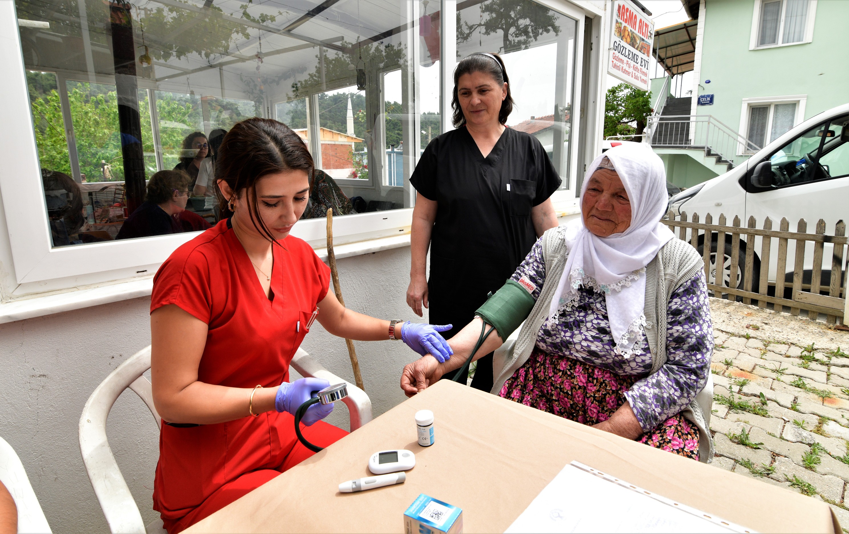 Bornova Belediyesi’nden köylere sağlık eğitimi<
