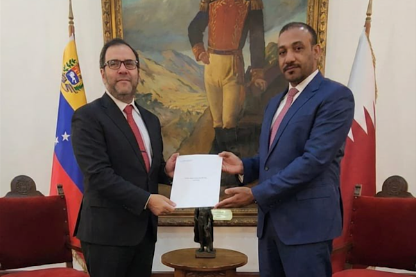 Venezuela Dışişleri Bakanı, Katar Büyükelçisi'nin yetki belgesini teslim aldı<