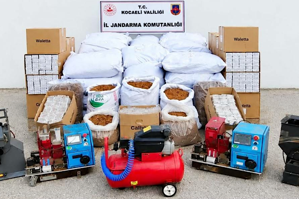 Kocaeli’de 2 milyon 450 bin lira değerinde kaçak tütün ele geçirildi<