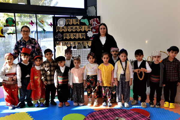 Bornovalı çocuklar Yerli Malı Haftası’nı kutladı<