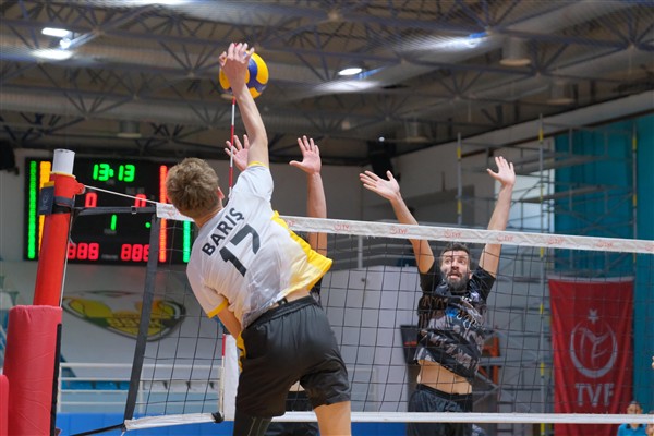Konya Büyükşehir Belediyespor Voleybol Takımı sezona galibiyetle başladı<