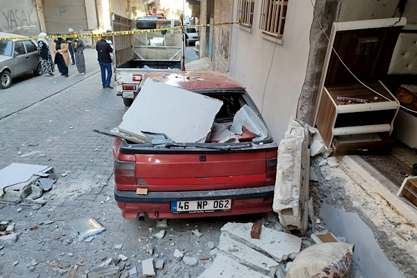 Şanlıurfa’da LPG patlaması: 1 yaralı, ev ve 2 araçta hasar<