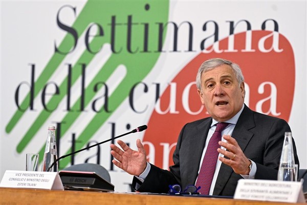 Tajani, İranlı mevkidaşı ile telefonda görüştü <