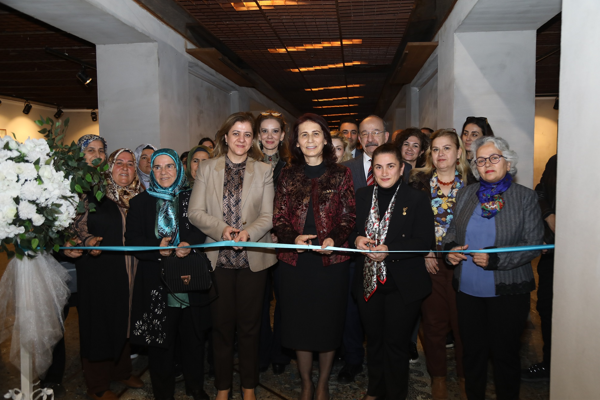 “19. Asırda Osmanlı Coğrafyasında Kadın” sergisi ziyarete açıldı<