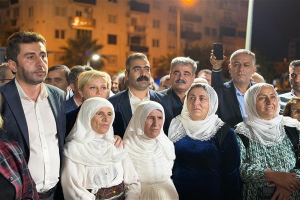 Eş Başkan Hatun, Akdeniz Belediyesi eş başkanlarının duruşmasına katıldı <