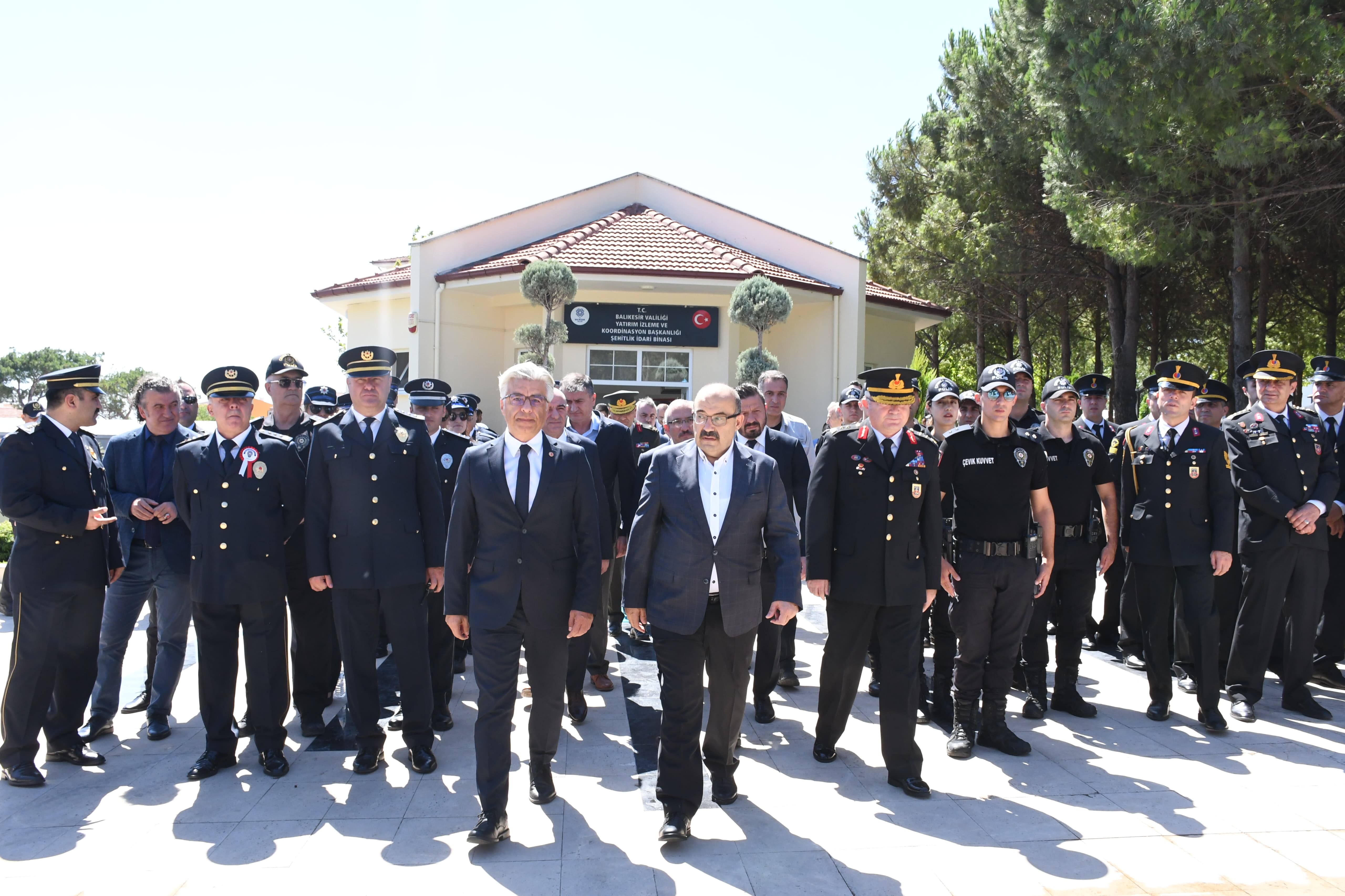 Balıkesir protokolünden Balıkesir Şehitliği’ne ziyaret<