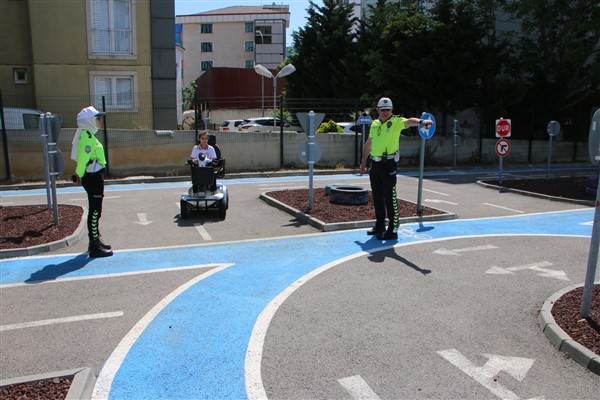 Kartal Belediyesi’nden çocuklara trafik eğitimi<