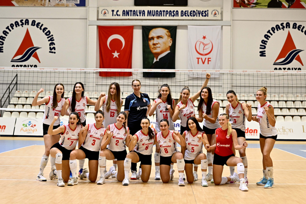 Muratpaşa Belediyesi Kadın Voleybol Takımı, İlbank’ı 3-2 mağlup etti