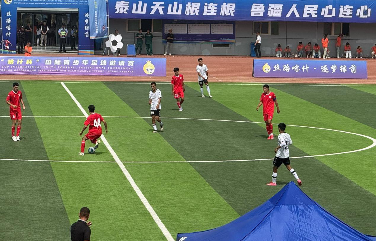 Kaşgar'da Uluslararası Gençlik Futbol Turnuvası başladı