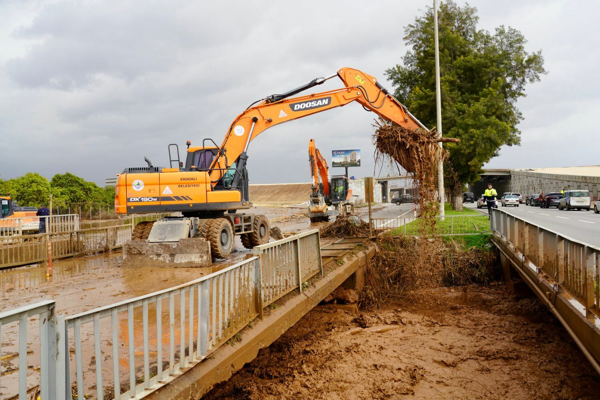 Erdemli'de sağanak sonrası çalışamalar sürüyor