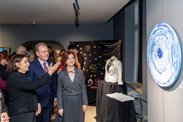 Başkan Seçer ve Meral Seçer, ‘Sessiz Mirasın Sesi’ isimli sergiye katıldı<