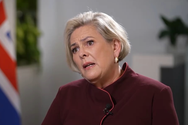 İzlanda Cumhurbaşkanı Tomasdottir’den Çin’e övgü<