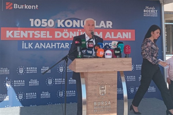 1050 Konutlar'da hak sahiplerine anahtarları teslim edildi<