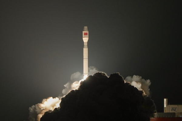 Çin, uydu internet teknolojisi için yeni uydu fırlattı<