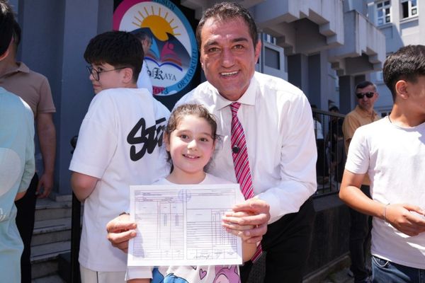 Başkan Köse, öğrencilerin karne sevincine ortak oldu<