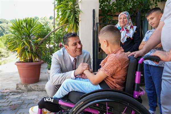 Zeyrek: Bir çocuğun yüzündeki tebessüm, dünyanın en değerli mutluluğu<