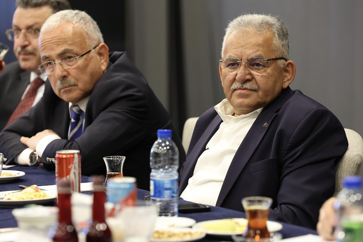 Başkan Büyükkılıç, AK Parti Yerel Yönetimler Toplantısı’na katıldı