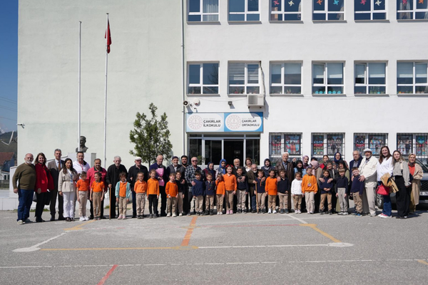Düzce’de Alzheimer merkezi sakinleri öğrencilere ziyaret gerçekleşti<