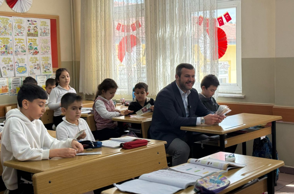 Başkan Çetinkaya’dan miniklere yerel yönetim dersi<